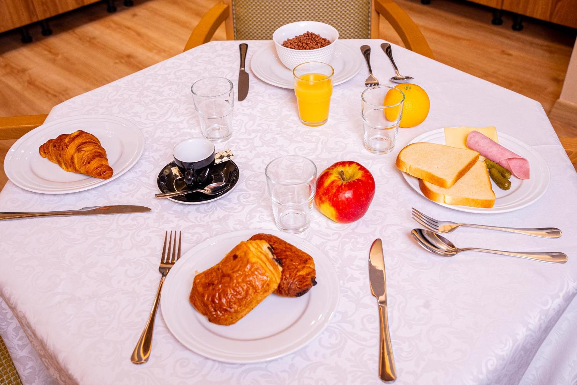 Breeze Hotel Кале Екстер'єр фото